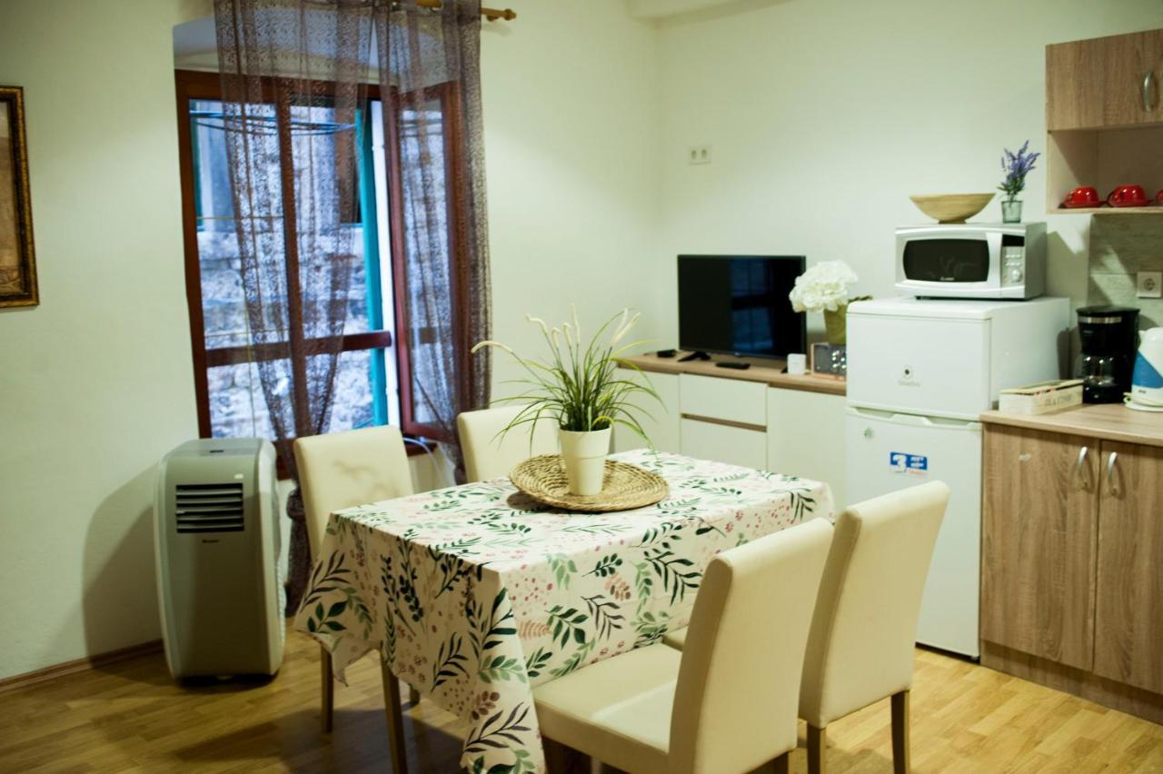 Apartman Flower ชิเบนิก ภายนอก รูปภาพ