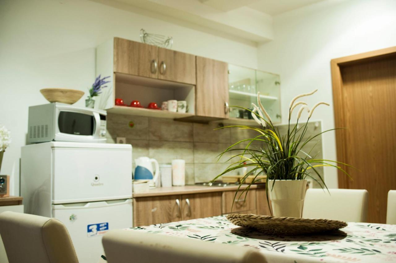 Apartman Flower ชิเบนิก ภายนอก รูปภาพ