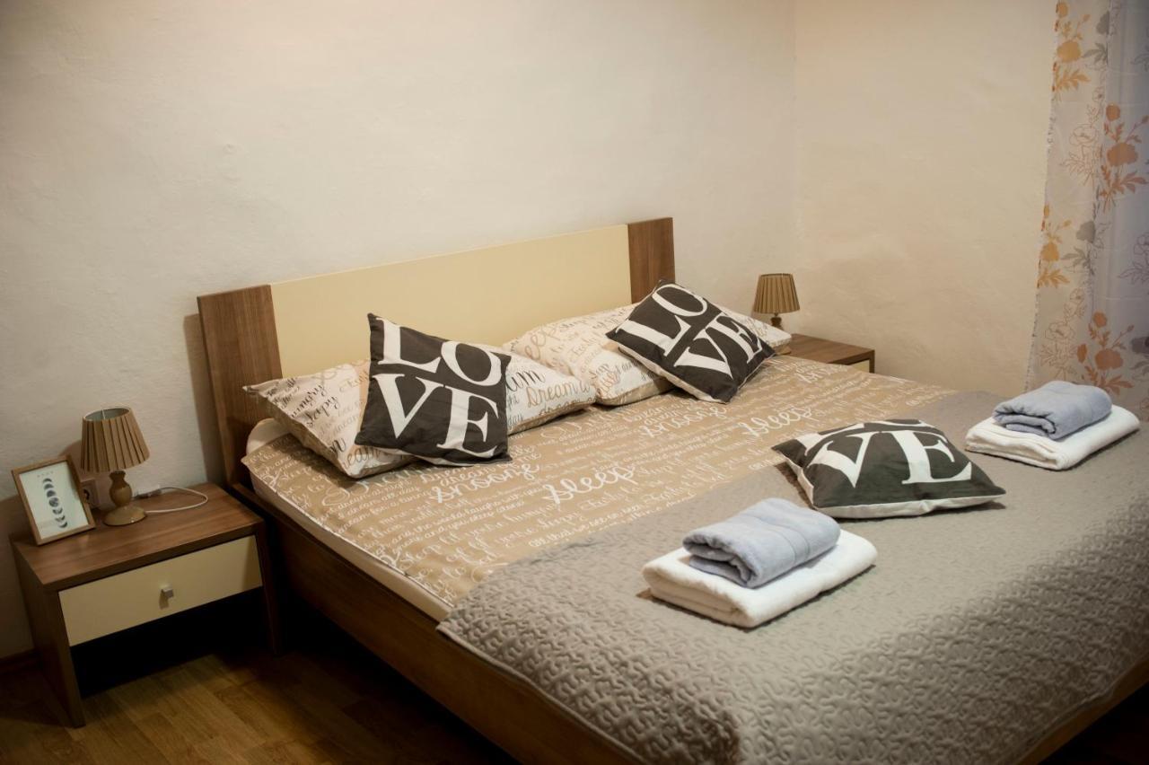 Apartman Flower ชิเบนิก ภายนอก รูปภาพ